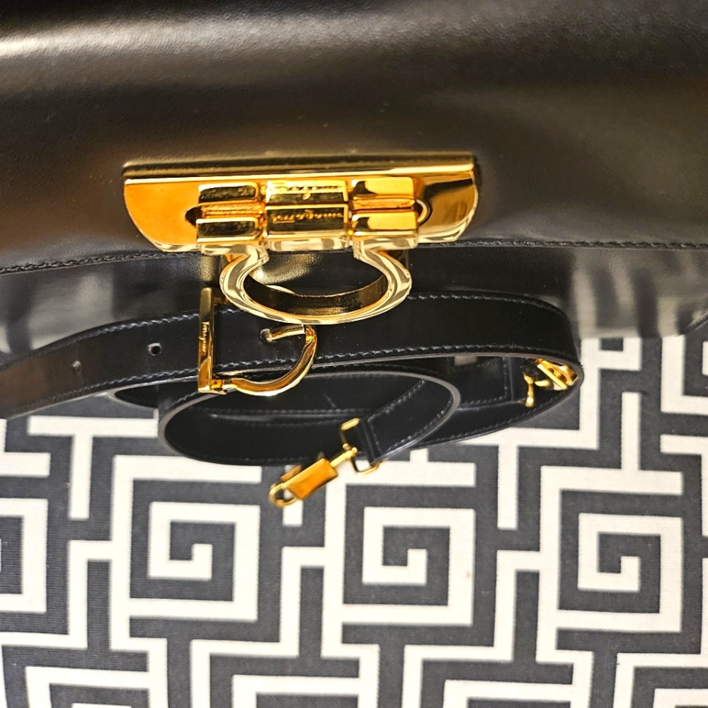 Authentic Salvatore Ferragamo Gancini 2 way bag - Picture 6 of 11